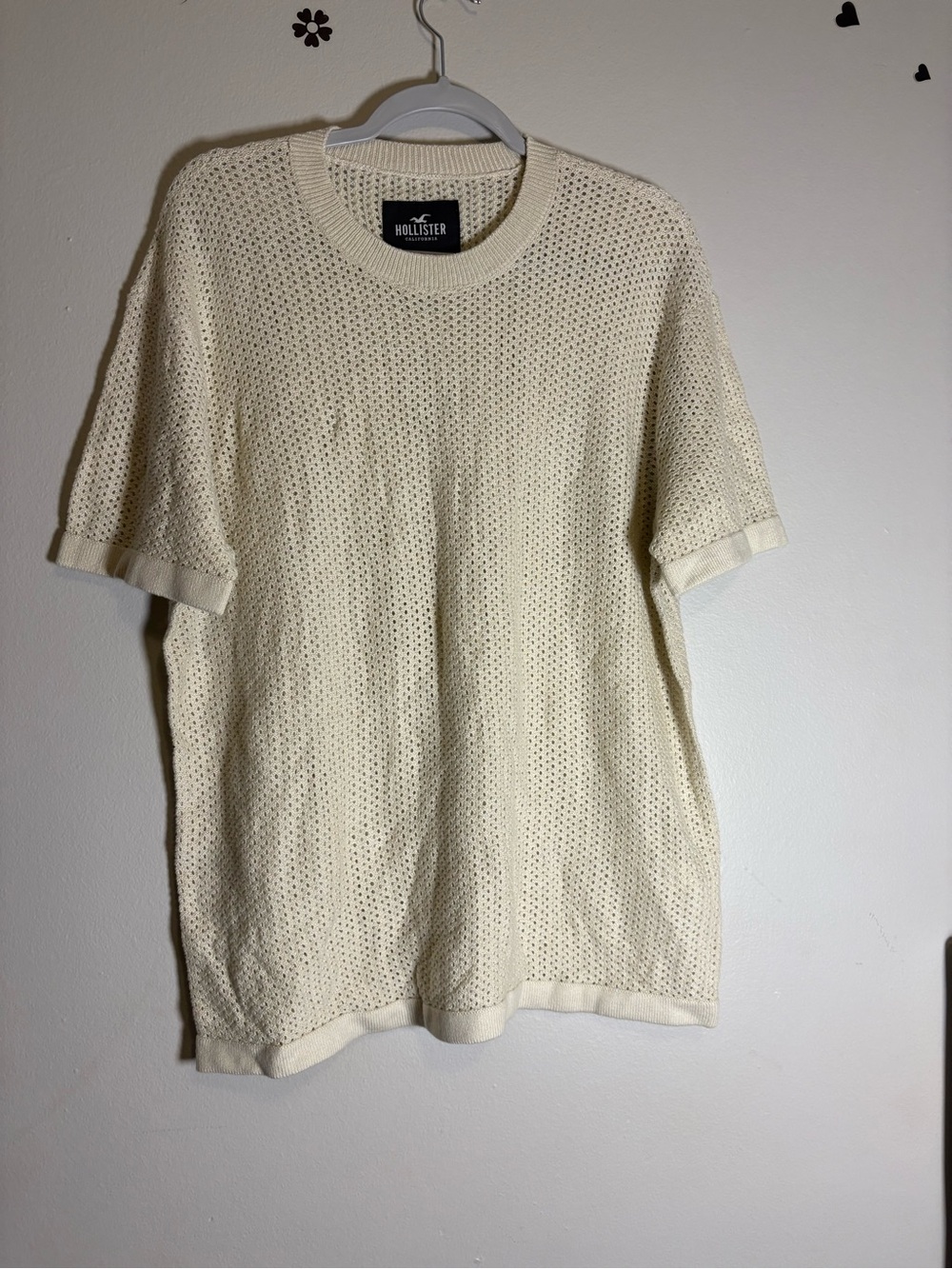 Hollister Men's Light Cream Open-Weave Short Sleeve Tee